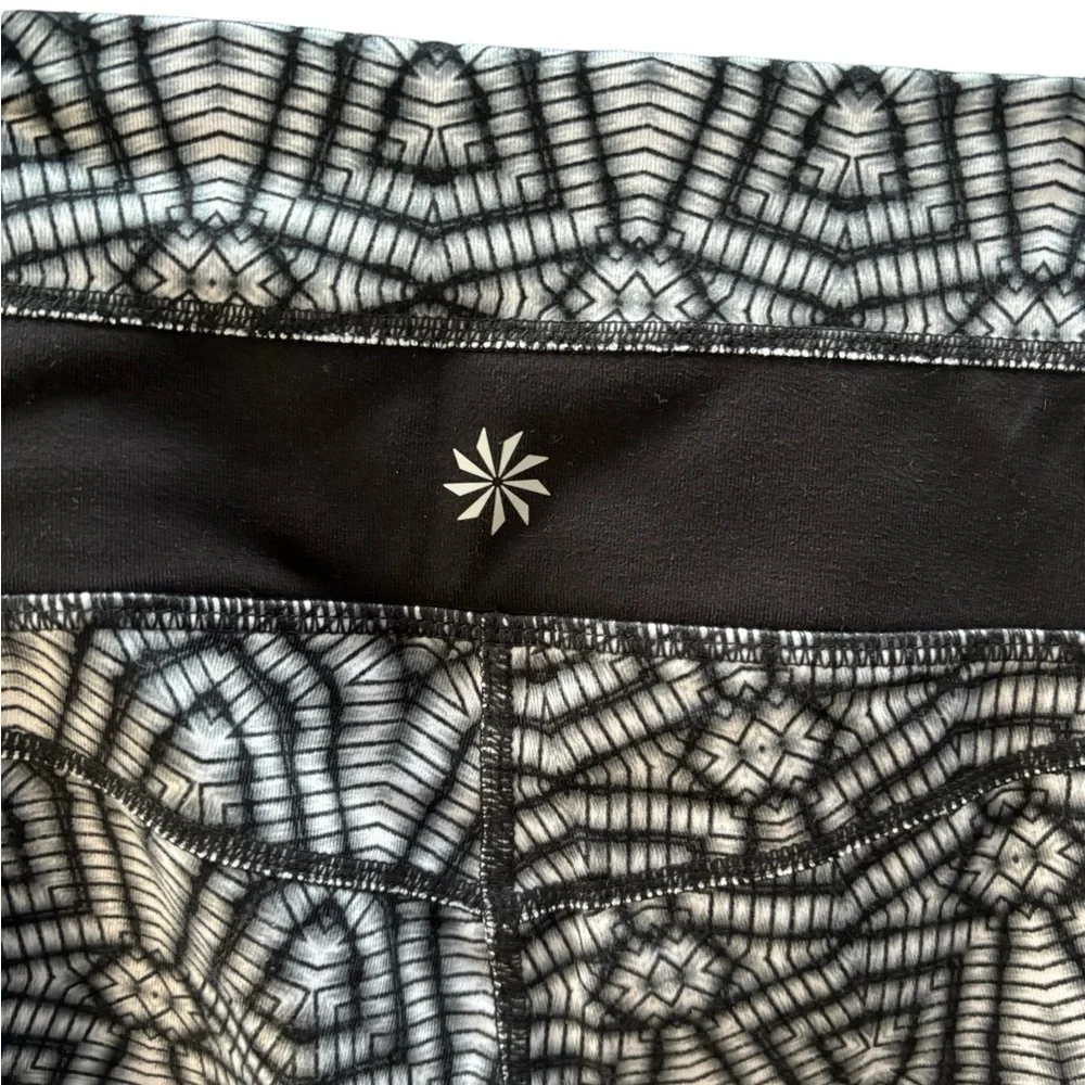 Athleta Women’s Black and White Athletic Leggings Size Small - Picture 4 of 7